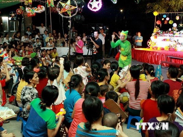 งานราตรีสาร์ทไหว้พระจันทร์“เด็กเวียดนามมุ่งใจสู่ทะเลและเกาะแก่งของปิตุภูมิ” - ảnh 1